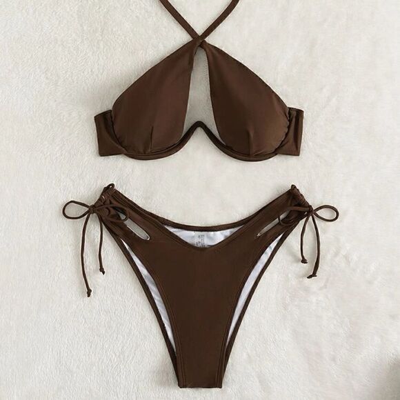 Bikini    - Picture 6 of 10